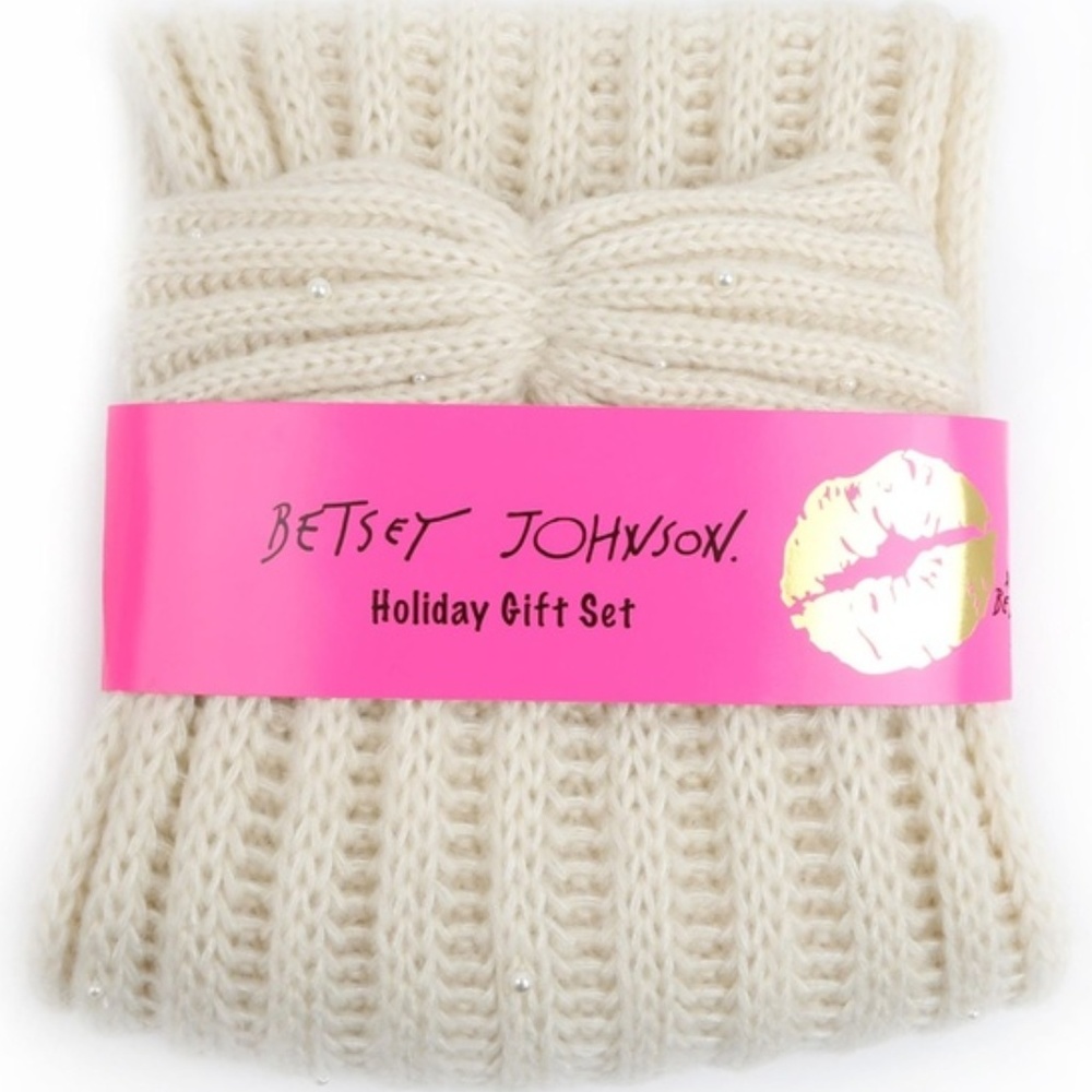 Betsy Johnson Chunky Knit Muffler/Headband Set